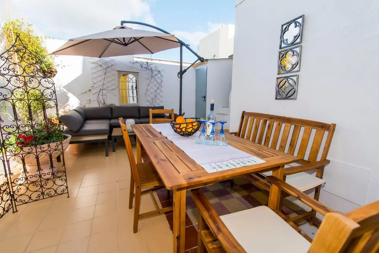 Charming Town House Just 500M From The Marina And Its Well Known Typical Market Olhão